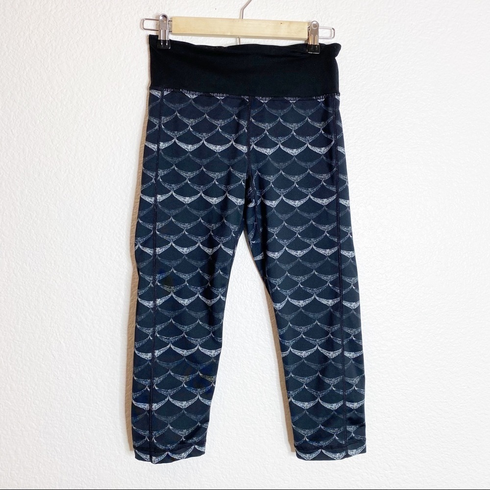 Vineyard Vines- Tonal Whales Tail Crop Leggings-SM